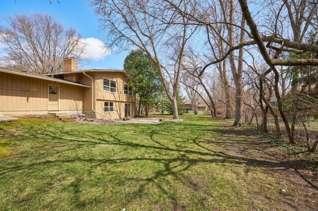 18500 22nd Avenue N, Plymouth, MN 55447