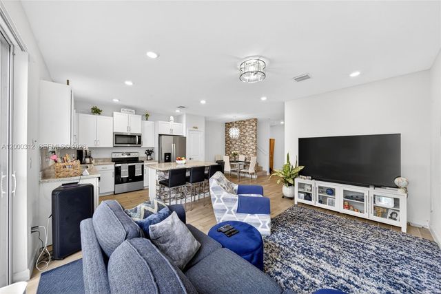 2440 SE 10th Court, Homestead, FL 33035