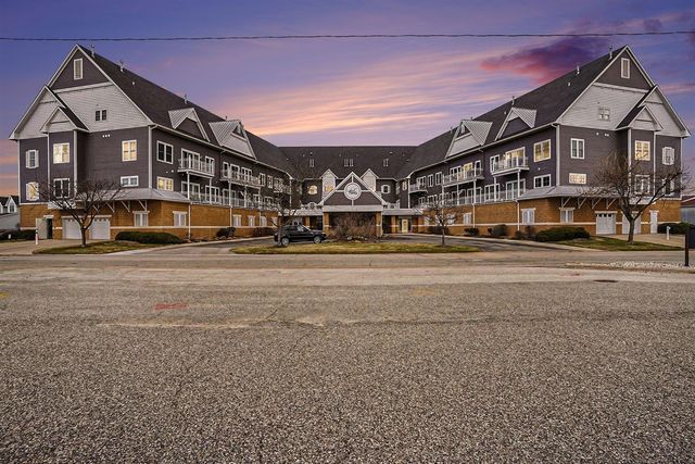 917 W Savidge Street 38, Spring Lake, MI 49456