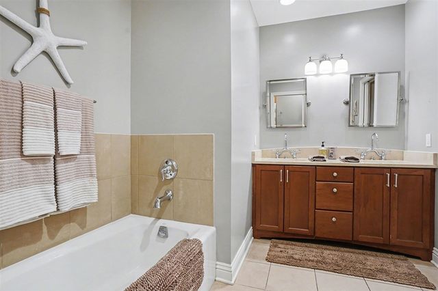 917 W Savidge Street 38, Spring Lake, MI 49456