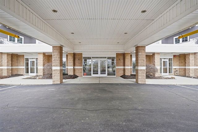 917 W Savidge Street 38, Spring Lake, MI 49456