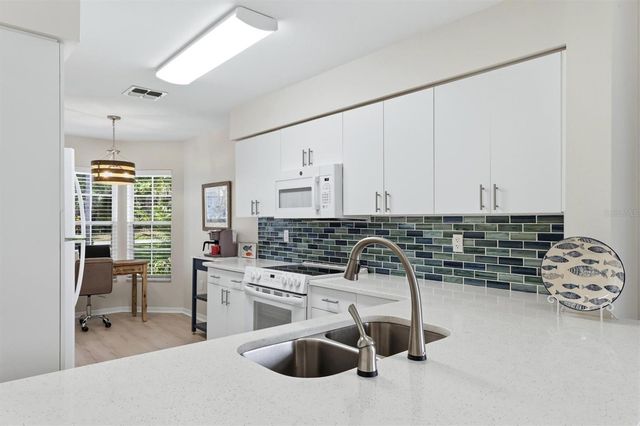 6401 APPROACH ROAD 32, Sarasota, FL 34238