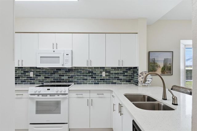 6401 APPROACH ROAD 32, Sarasota, FL 34238