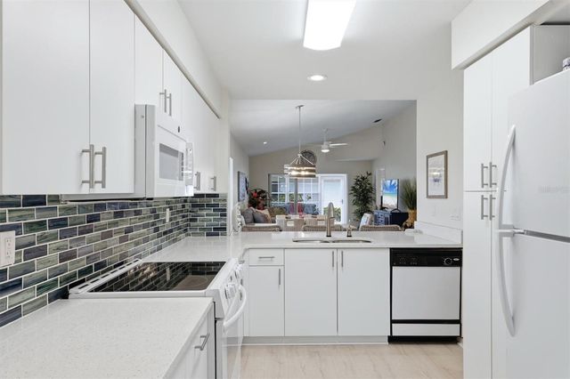 6401 APPROACH ROAD 32, Sarasota, FL 34238