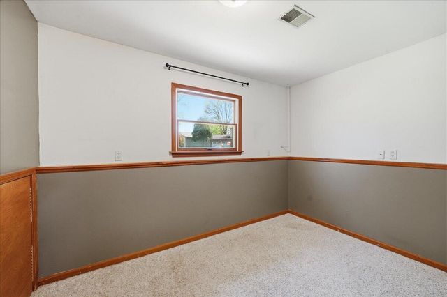 1809 Peachtree Drive, Valparaiso, IN 46383