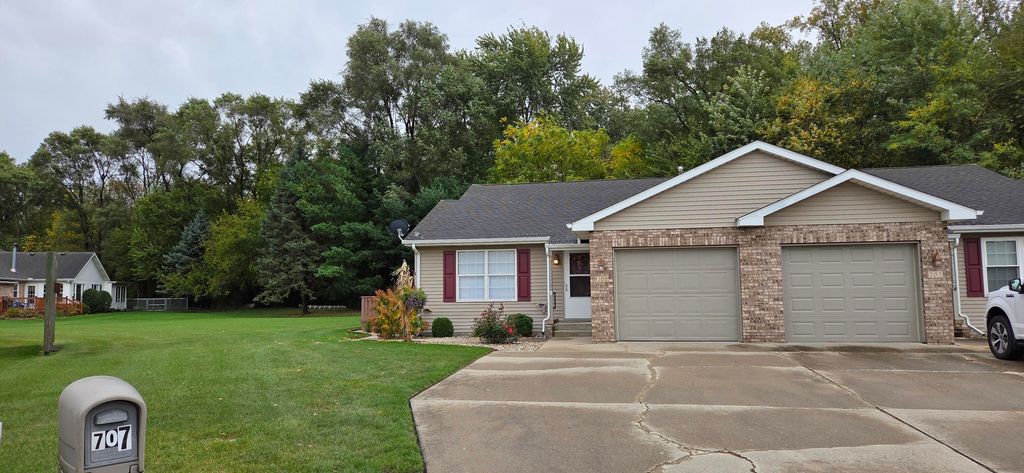 705 Elm Court SW, Demotte, IN 46310