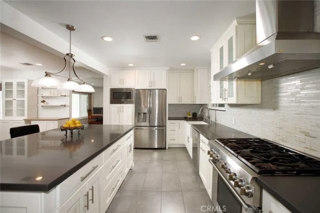 5127 Solliden Lane, La Canada Flintridge, CA 91011