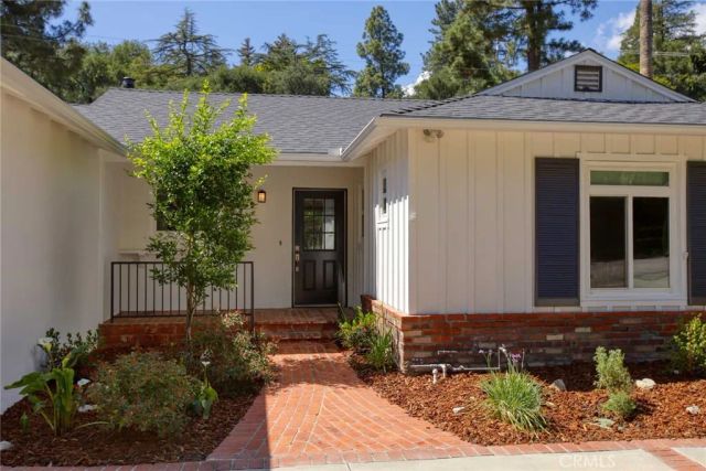 5127 Solliden Lane, La Canada Flintridge, CA 91011