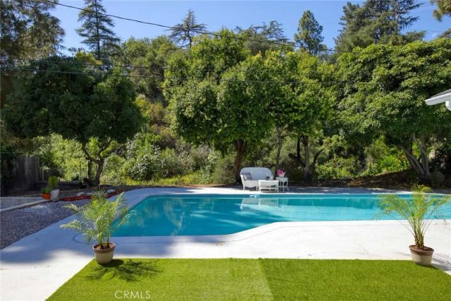 5127 Solliden Lane, La Canada Flintridge, CA 91011