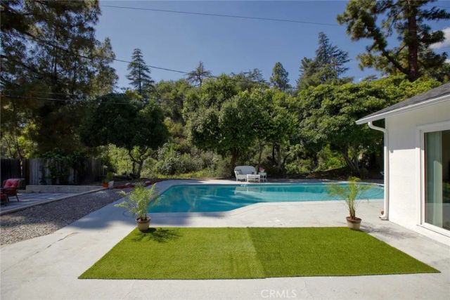 5127 Solliden Lane, La Canada Flintridge, CA 91011