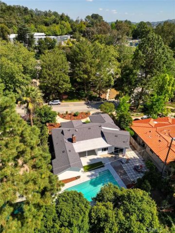 5127 Solliden Lane, La Canada Flintridge, CA 91011