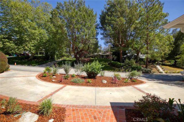5127 Solliden Lane, La Canada Flintridge, CA 91011