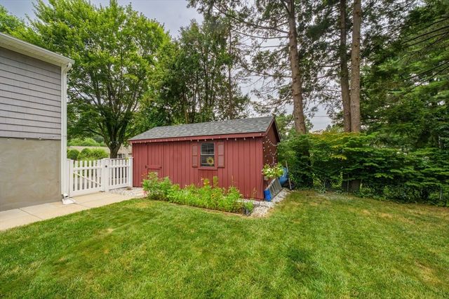 83 Loomis Dr, Chicopee, MA 01020