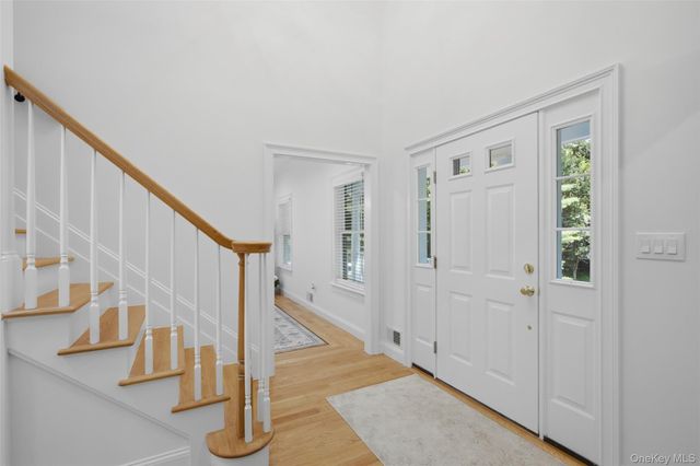 17 Nadworny Lane, Stony Brook, NY 11790