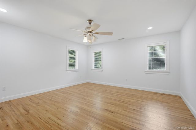17 Nadworny Lane, Stony Brook, NY 11790