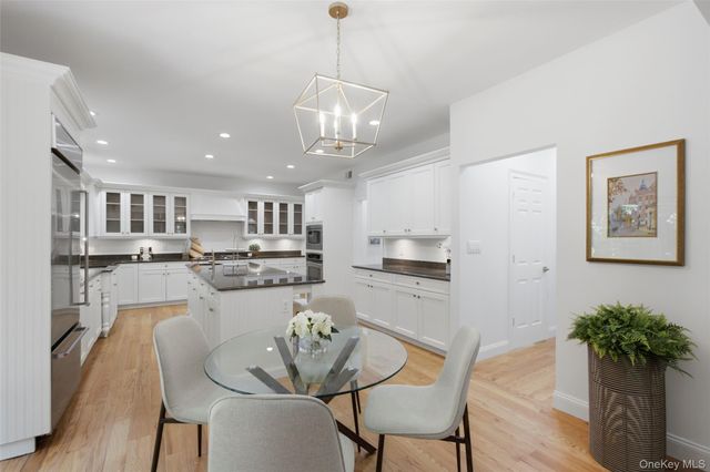 17 Nadworny Lane, Stony Brook, NY 11790