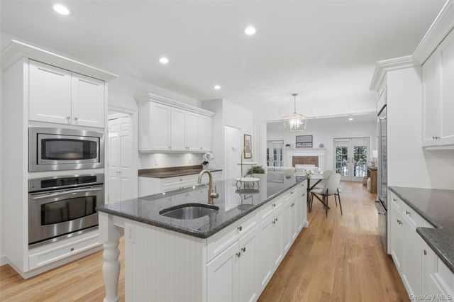 17 Nadworny Lane, Stony Brook, NY 11790