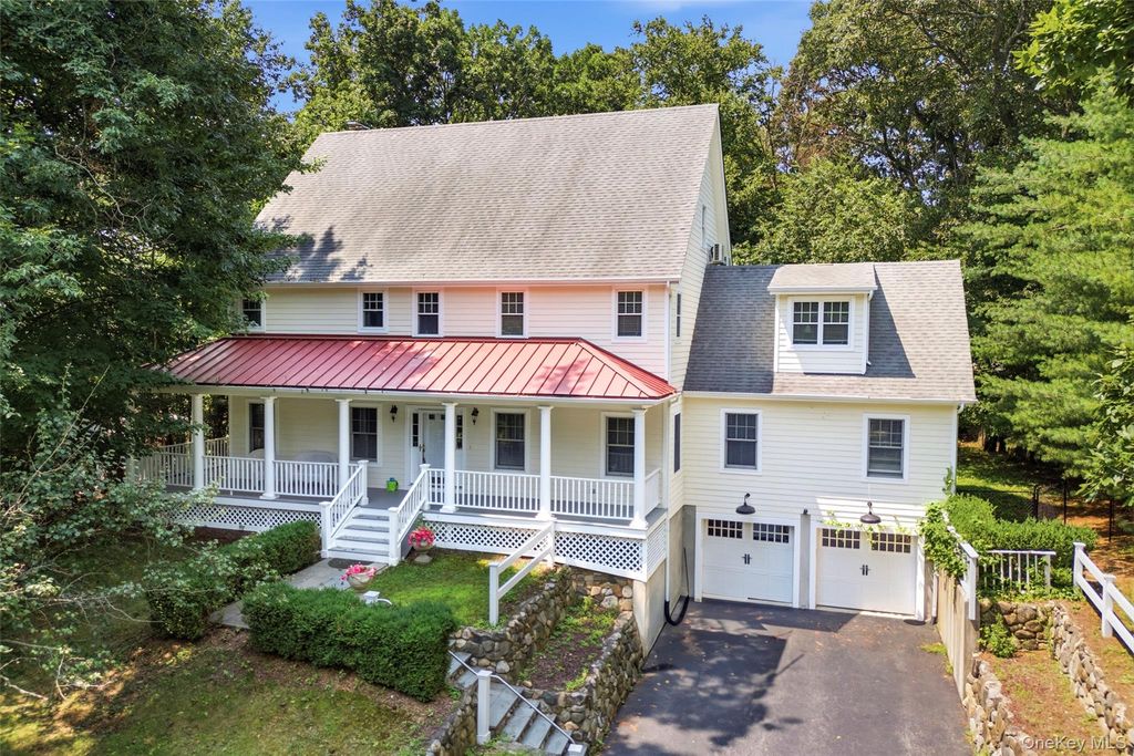 17 Nadworny Lane, Stony Brook, NY 11790