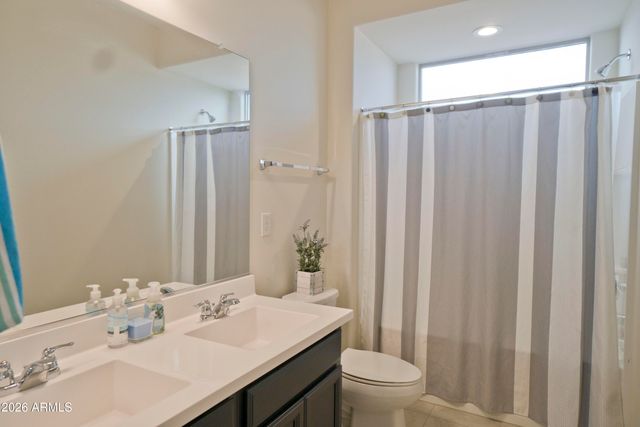 8433 S 70TH Drive, Laveen, AZ 85339