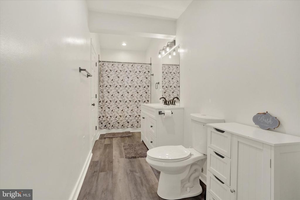 Image 12 of property listing at 152 SYLVAN DR, York, PA 17402