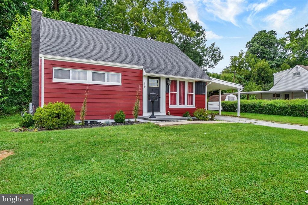 Image 2 of property listing at 152 SYLVAN DR, York, PA 17402
