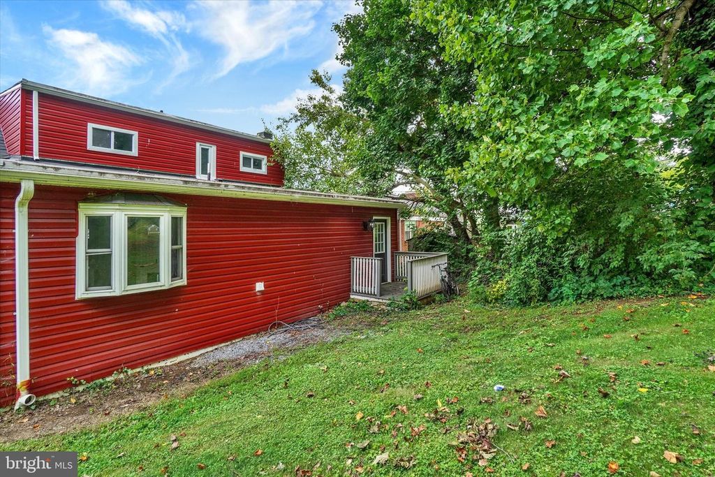 Image 21 of property listing at 152 SYLVAN DR, York, PA 17402