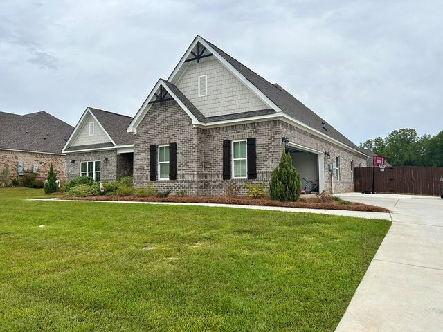 670 Charleston Mills Dr, Midland City, AL 36350