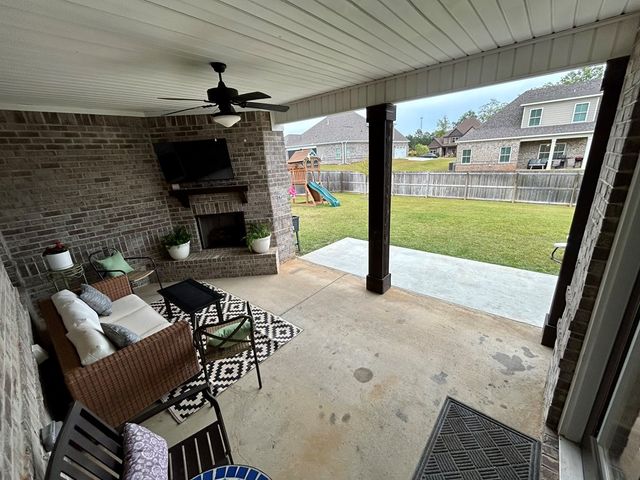 670 Charleston Mills Dr, Midland City, AL 36350