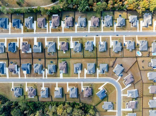 670 Charleston Mills Dr, Midland City, AL 36350