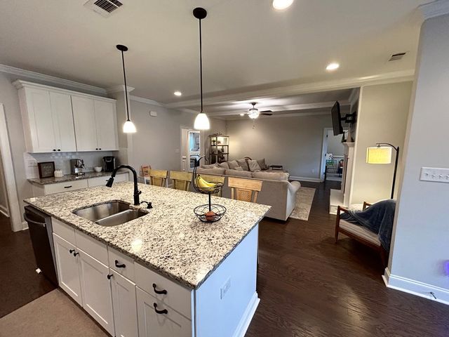 670 Charleston Mills Dr, Midland City, AL 36350