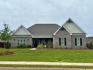 670 Charleston Mills Dr, Midland City, AL 36350