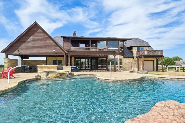 2085 Switzer Road, Sanger, TX 76266