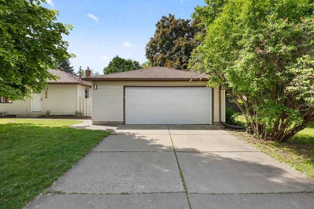 2619 Herschel Street, Roseville, MN 55113