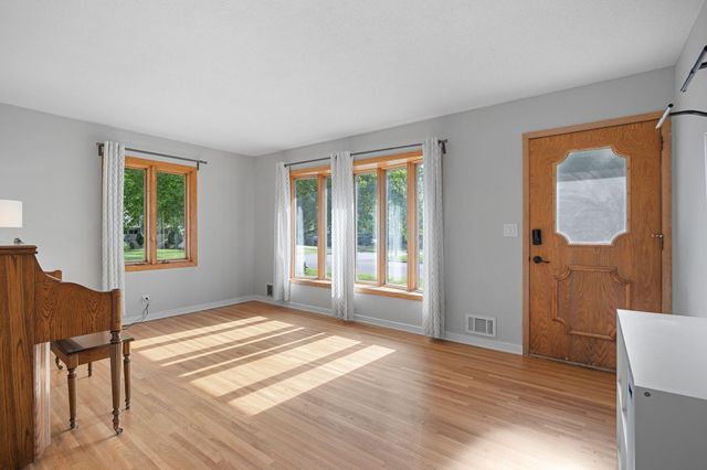 2619 Herschel Street, Roseville, MN 55113