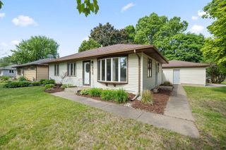 2619 Herschel Street, Roseville, MN 55113