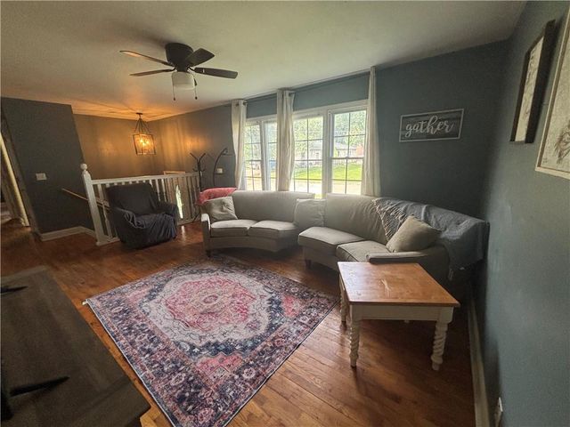 1410 Ridgeway Drive, Richmond, MO 64085