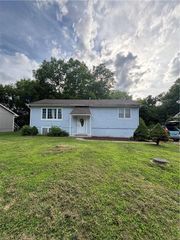 1410 Ridgeway Drive, Richmond, MO 64085