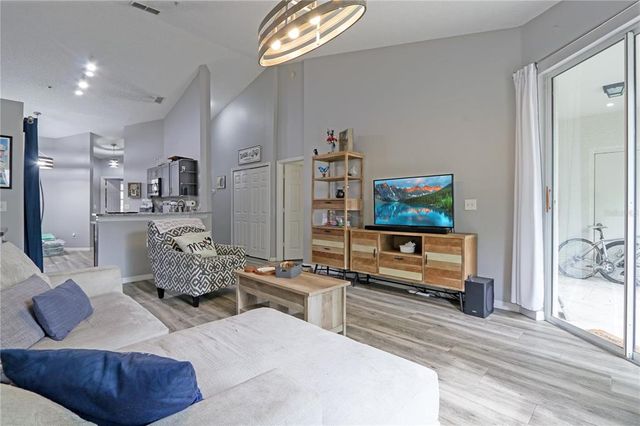 550 CRANES WAY 216, Altamonte Springs, FL 32701