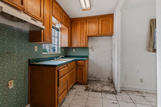 1416 Victoria Dr, Modesto, CA 95351