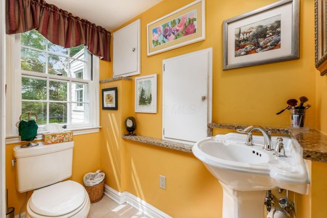 1085 Shady Lane Road, Whitehall, OH 43213