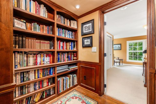1085 Shady Lane Road, Whitehall, OH 43213