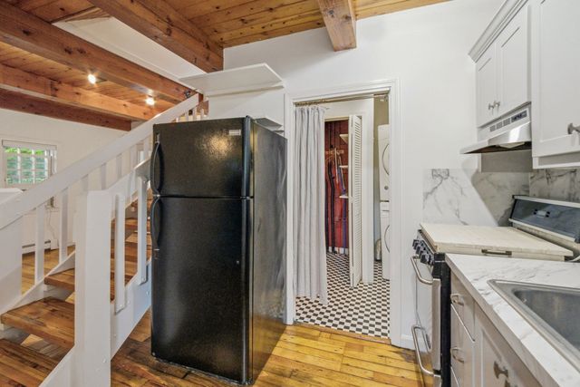 33 School St, Hanover, MA 02339
