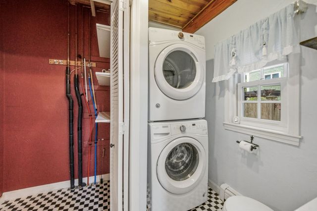 33 School St, Hanover, MA 02339