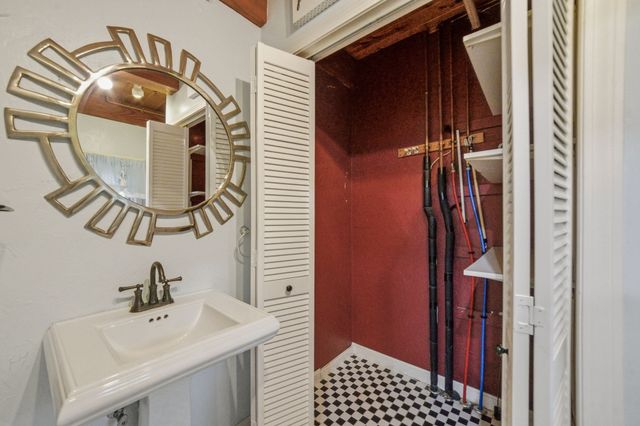 33 School St, Hanover, MA 02339