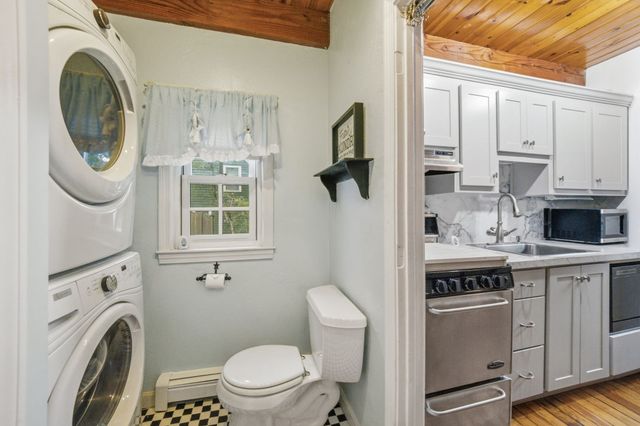 33 School St, Hanover, MA 02339