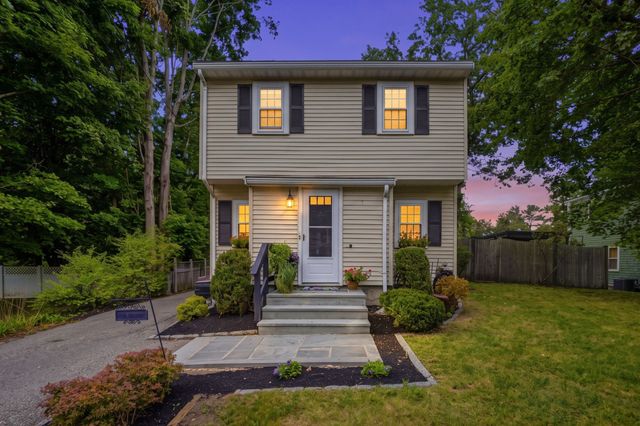 33 School St, Hanover, MA 02339