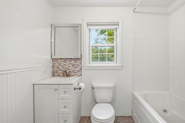 33 School St, Hanover, MA 02339