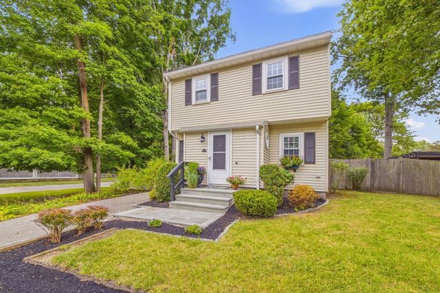 33 School St, Hanover, MA 02339
