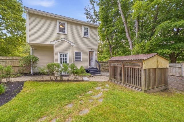 33 School St, Hanover, MA 02339