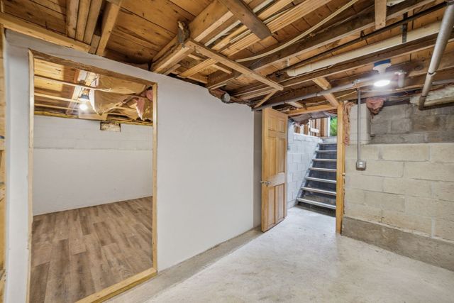 33 School St, Hanover, MA 02339